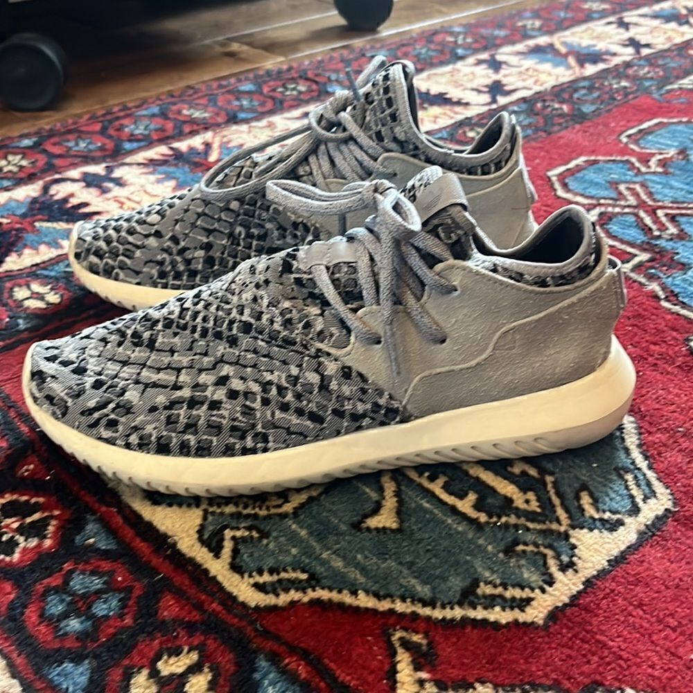Adidas Tubular BA7100 8 Running Shoe Primeknit Snake Skin Gray Suede